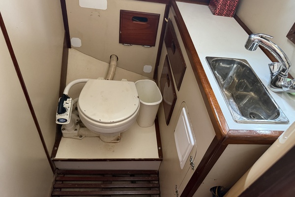 Dauphine 42ft Allied Yacht For Sale