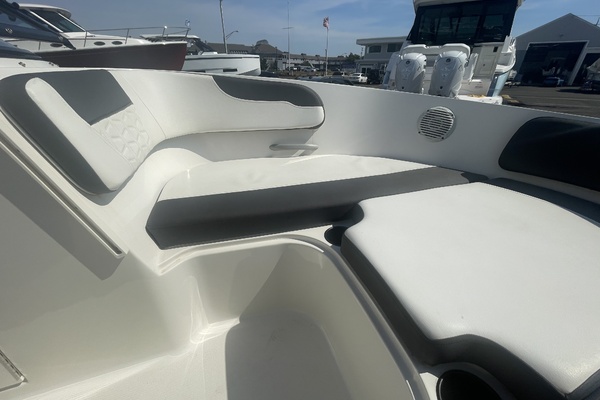 22ft Bayliner Yacht For Sale