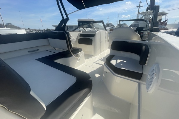 Photo of the 2019 Bayliner VR6 Bowrider I/O