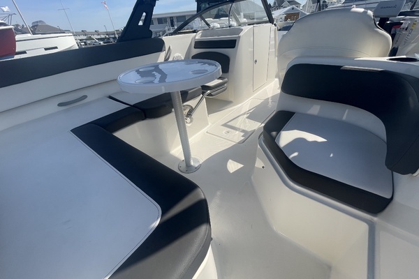Photo of the 2019 Bayliner VR6 Bowrider I/O