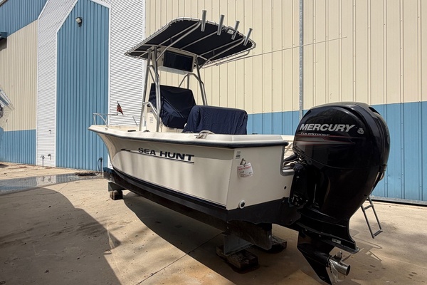20ft Sea Hunt Yacht For Sale