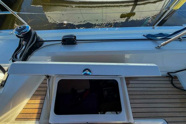 Happy Ours 40ft Beneteau Yacht For Sale