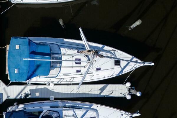 Happy Ours 40ft Beneteau Yacht For Sale