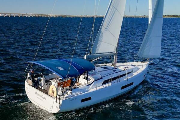 Happy Ours 40ft Beneteau Yacht For Sale