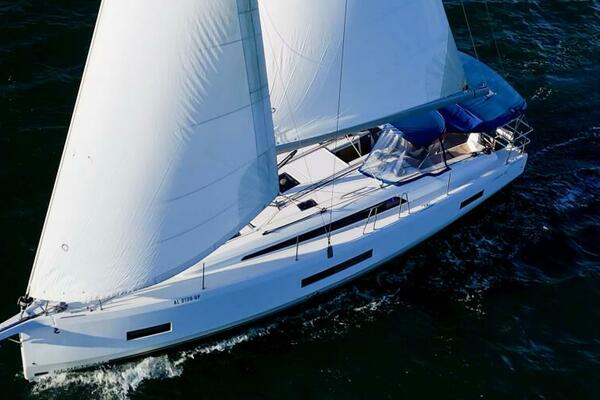 Happy Ours 40ft Beneteau Yacht For Sale