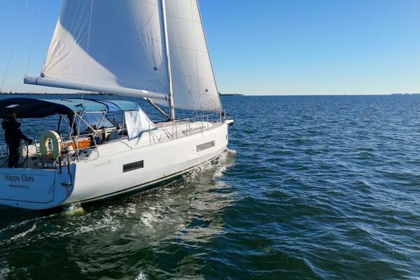 Happy Ours 40ft Beneteau Yacht For Sale