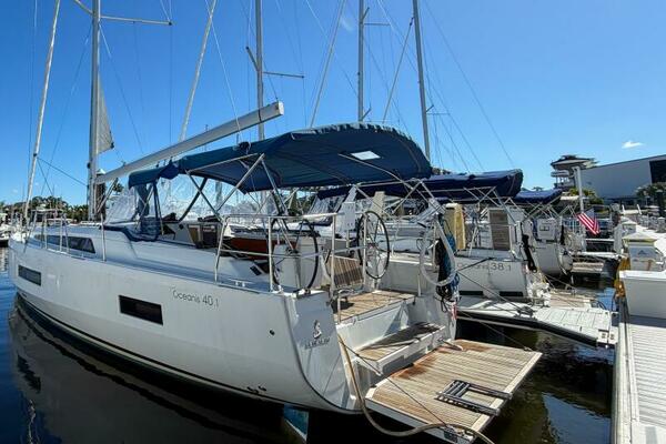 Happy Ours 40ft Beneteau Yacht For Sale