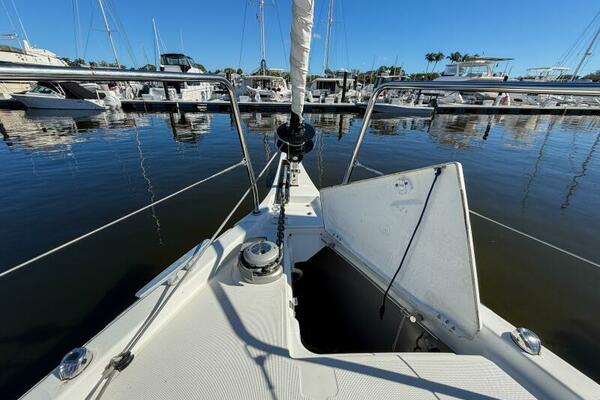 Happy Ours 40ft Beneteau Yacht For Sale