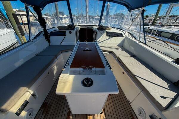 Happy Ours 40ft Beneteau Yacht For Sale