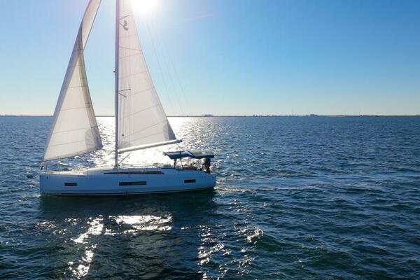 Happy Ours 40ft Beneteau Yacht For Sale