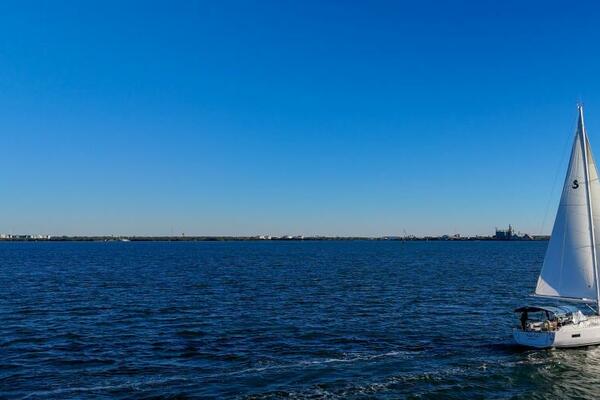 Happy Ours 40ft Beneteau Yacht For Sale