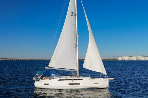 Happy Ours 40ft Beneteau Yacht For Sale