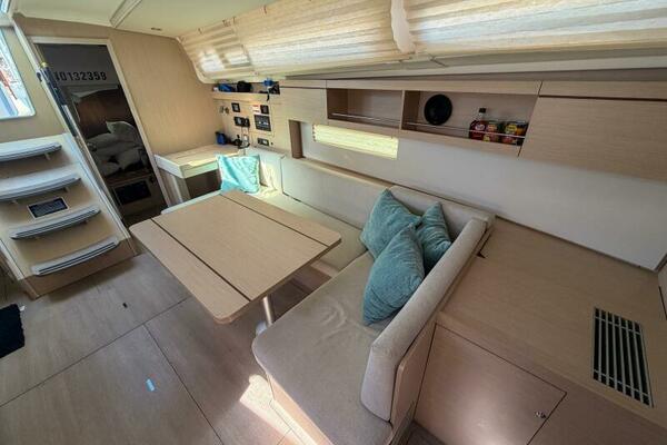 Happy Ours 40ft Beneteau Yacht For Sale