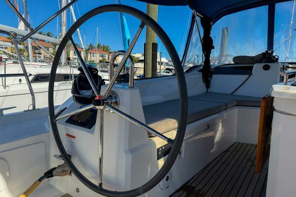 Happy Ours 40ft Beneteau Yacht For Sale