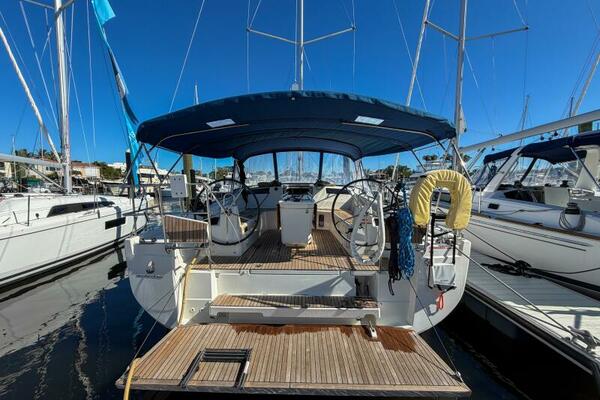 Happy Ours 40ft Beneteau Yacht For Sale