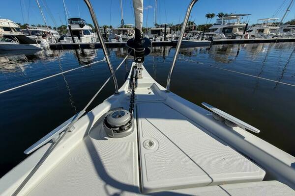 Happy Ours 40ft Beneteau Yacht For Sale