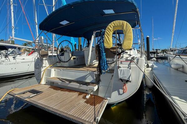 Happy Ours 40ft Beneteau Yacht For Sale