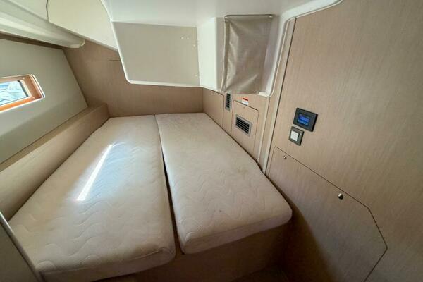 Happy Ours 40ft Beneteau Yacht For Sale