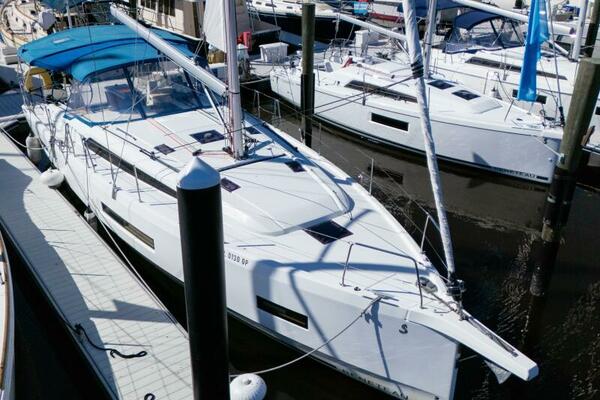 Happy Ours 40ft Beneteau Yacht For Sale