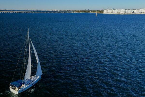 Happy Ours 40ft Beneteau Yacht For Sale