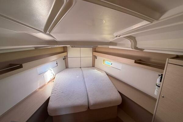 Happy Ours 40ft Beneteau Yacht For Sale