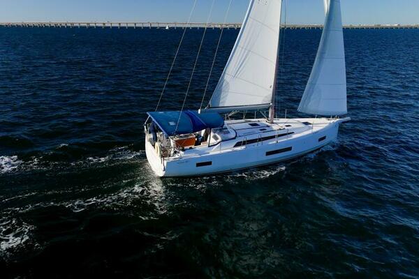 Happy Ours 40ft Beneteau Yacht For Sale