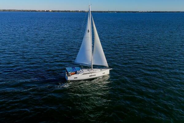 Happy Ours 40ft Beneteau Yacht For Sale