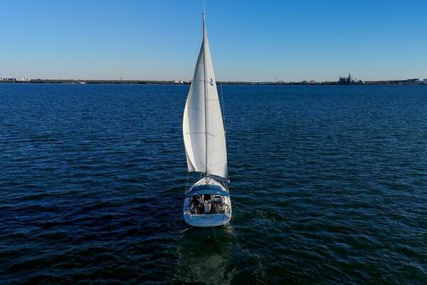 Happy Ours 40ft Beneteau Yacht For Sale