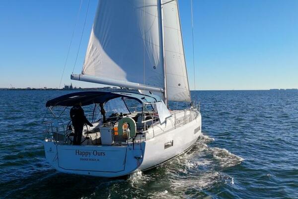 Happy Ours 40ft Beneteau Yacht For Sale
