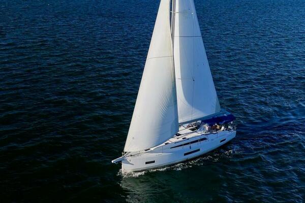 Happy Ours 40ft Beneteau Yacht For Sale