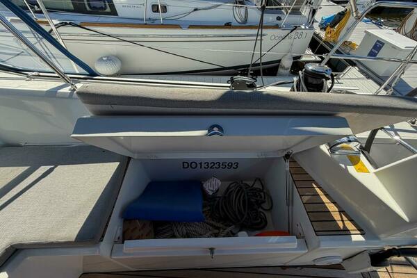 Happy Ours 40ft Beneteau Yacht For Sale