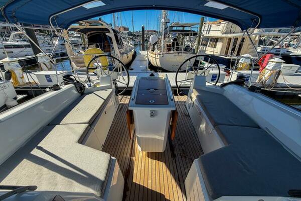 Happy Ours 40ft Beneteau Yacht For Sale