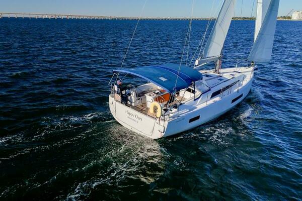 Happy Ours 40ft Beneteau Yacht For Sale