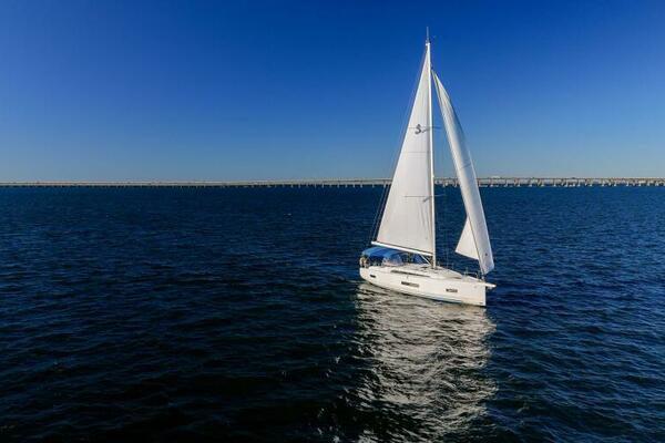 Happy Ours 40ft Beneteau Yacht For Sale