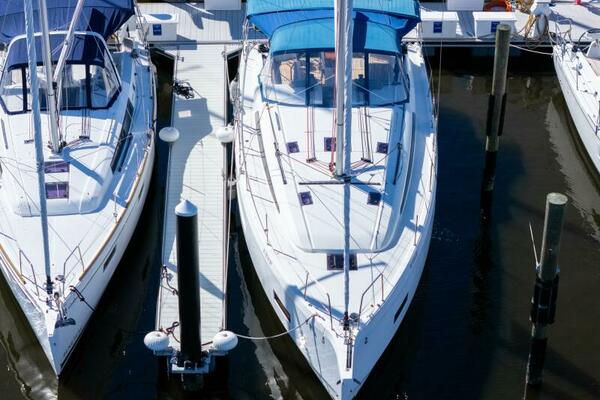 Happy Ours 40ft Beneteau Yacht For Sale