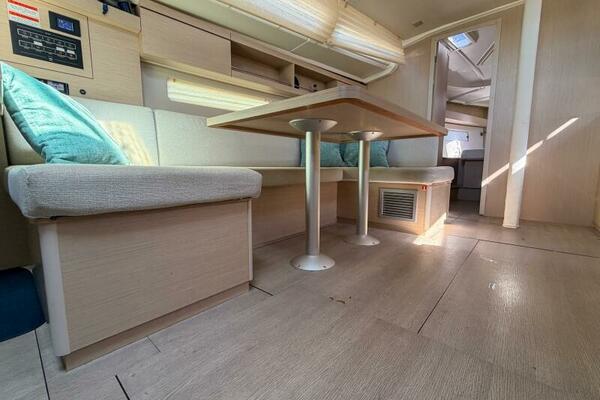 Happy Ours 40ft Beneteau Yacht For Sale