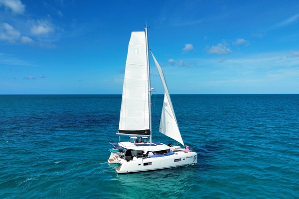 Paradise 42ft Lagoon Yacht For Sale