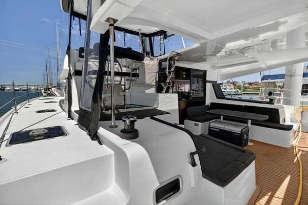 Paradise 42ft Lagoon Yacht For Sale