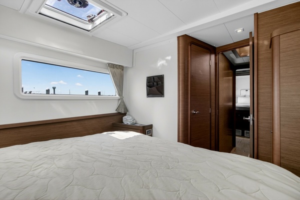 Paradise 42ft Lagoon Yacht For Sale