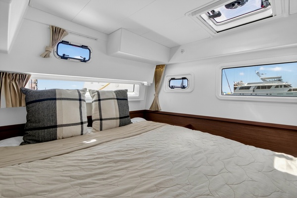 Paradise 42ft Lagoon Yacht For Sale