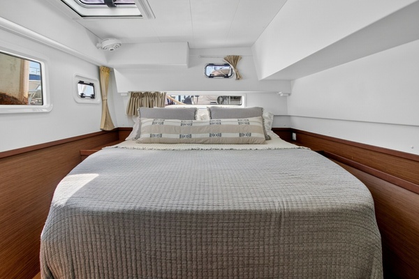 Paradise 42ft Lagoon Yacht For Sale