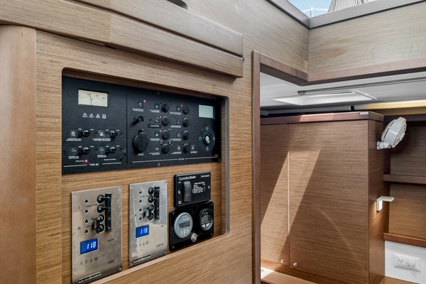 Paradise 42ft Lagoon Yacht For Sale