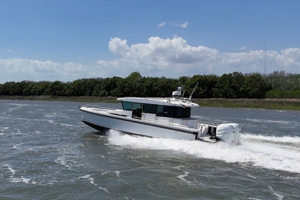 2019 Axopar 37