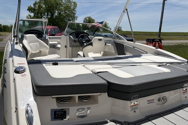 Photo of the 2022 Chaparral 21 SSi