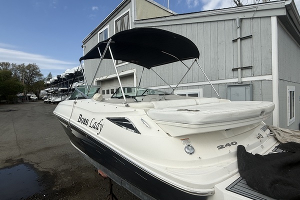 Photo of the 2015 Sea Ray 240 Sundeck