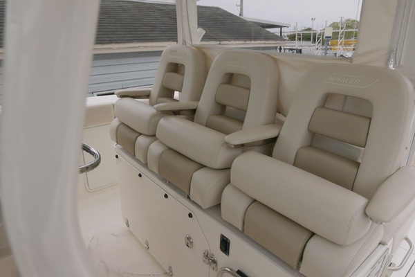 2018 Boston Whaler 38
