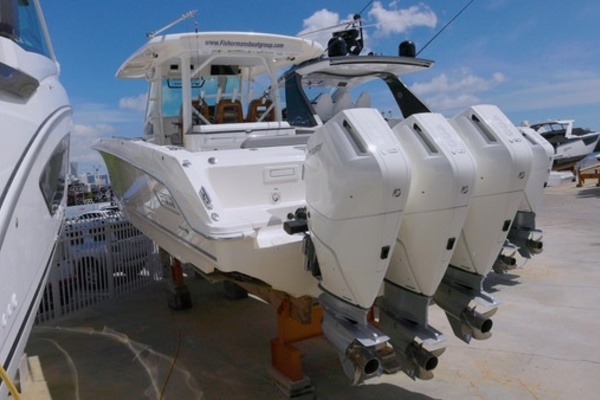 2018 Boston Whaler 38