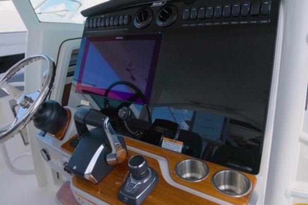 2018 Boston Whaler 38