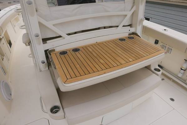 2018 Boston Whaler 38