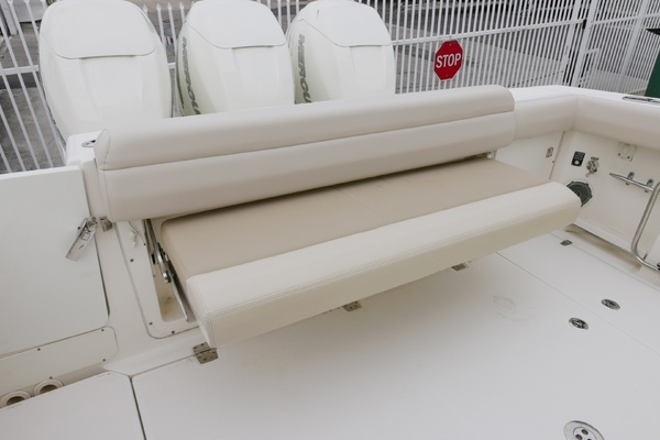2018 Boston Whaler 38